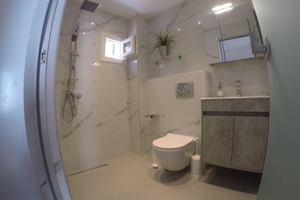 Polychrono New 2 Bedroom Apt. Just By The Sea! Bagian luar foto