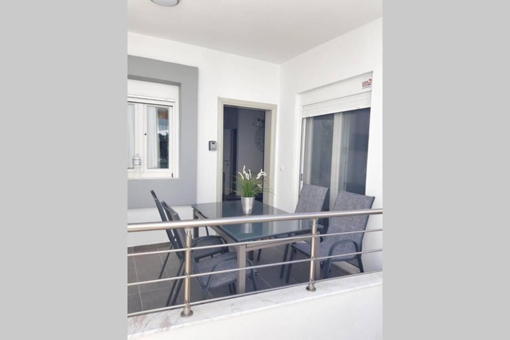 Polychrono New 2 Bedroom Apt. Just By The Sea! Bagian luar foto