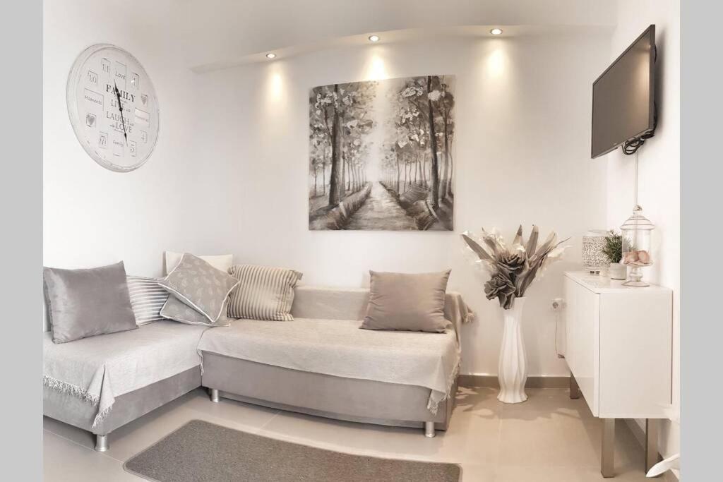 Polychrono New 2 Bedroom Apt. Just By The Sea! Bagian luar foto