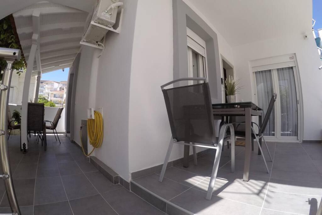 Polychrono New 2 Bedroom Apt. Just By The Sea! Bagian luar foto