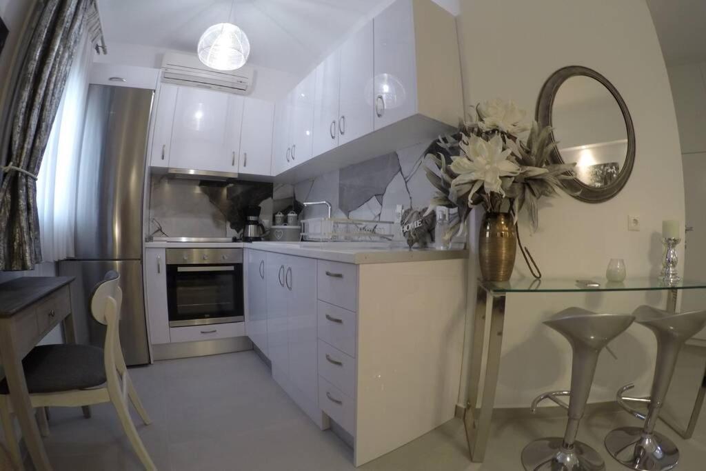 Polychrono New 2 Bedroom Apt. Just By The Sea! Bagian luar foto