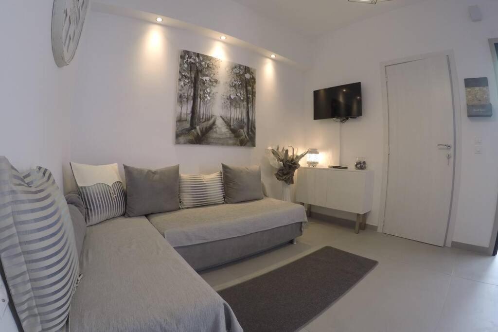 Polychrono New 2 Bedroom Apt. Just By The Sea! Bagian luar foto
